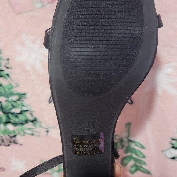 Bow heels - Picture 4 of 4